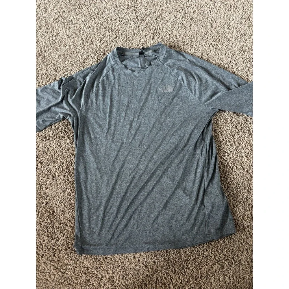 The North Face Men’s Short Sleeve Dri Fit Shirt Grey Size Large